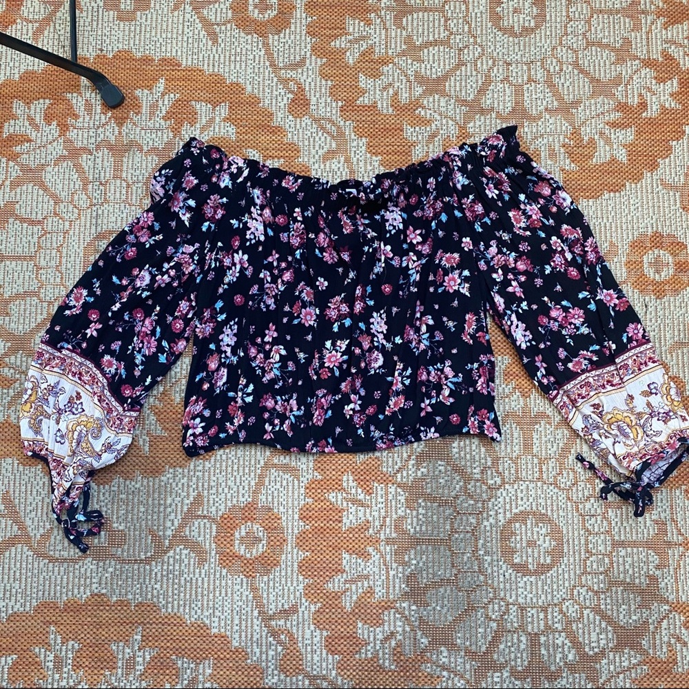 BOHO Off the shoulder cropped top